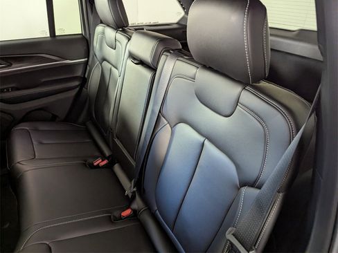 New 2025 Jeep Grand Cherokee Limited w/ Trailer Tow Package image 15