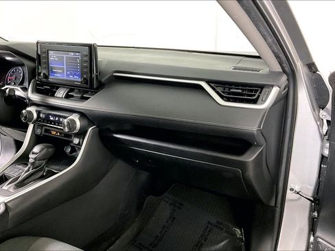 Used 2021 Toyota RAV4 XLE image 16