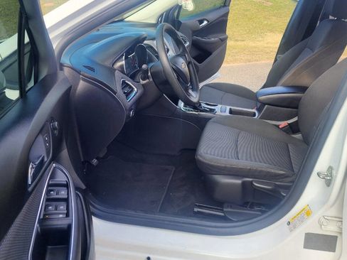 Used 2018 Chevrolet Cruze LS image 12