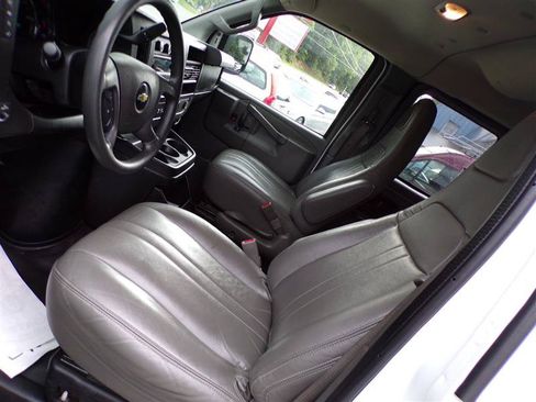 Used 2017 Chevrolet Express 3500 LS RWD image 15