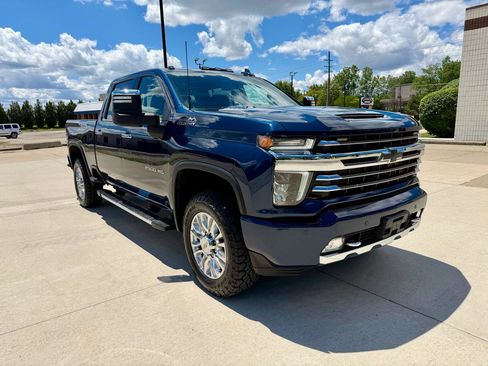 Used 2022 Chevrolet Silverado 2500 High Country w/ Technology Package AWD/4WD image 5
