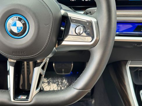 Used 2023 BMW i7 xDrive60 image 23