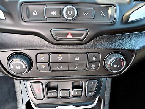 Used 2018 GMC Terrain SLE image 23