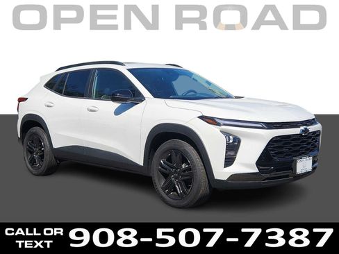 Used 2025 Chevrolet Trax ACTIV w/ Sunroof Package FWD image 1