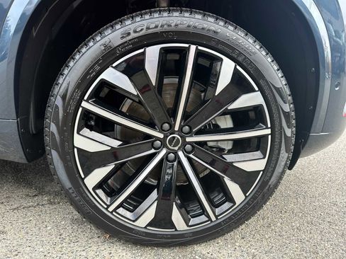Certified 2025 Volvo XC90 B6 Plus image 9