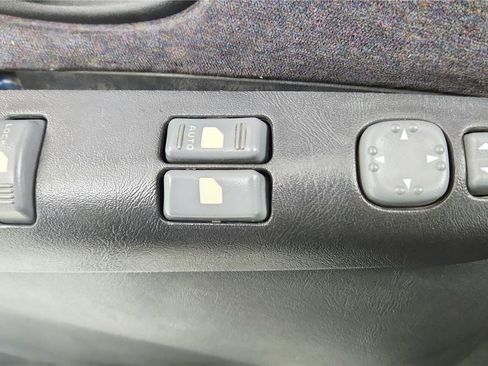 Used 2001 Chevrolet Blazer LS w/ Preferred Equipment Group image 16