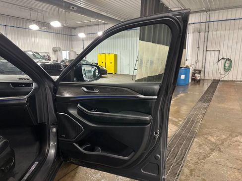 Used 2024 Jeep Grand Cherokee Overland image 29