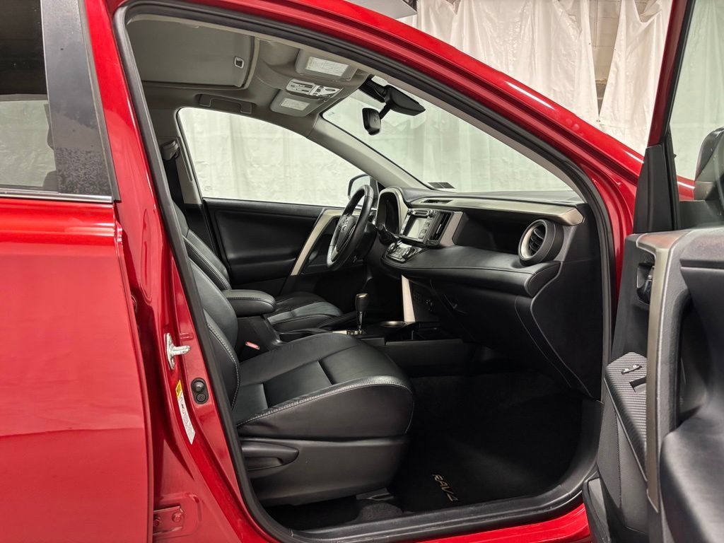 Used 2015 Toyota RAV4 Limited w/ Technology Package AWD/4WD image 55