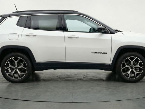 Used 2025 Jeep Compass Limited AWD/4WD image 11