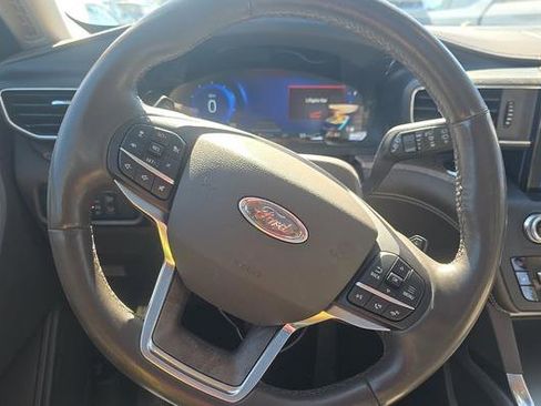 Used 2020 Ford Explorer Platinum w/ Premium Technology Package image 7