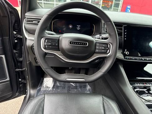 Used 2022 Jeep Wagoneer Series II AWD/4WD image 18
