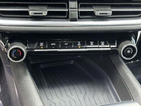 Used 2025 Chevrolet Equinox EV LT image 12