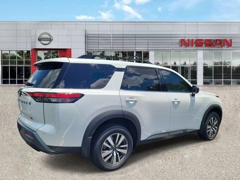 New 2026 Nissan Pathfinder SL FWD image 2