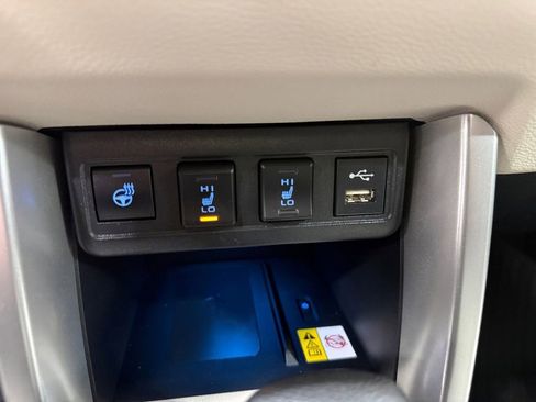 Used 2022 Toyota Corolla Cross XLE image 31