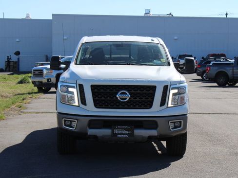 Used 2018 Nissan Titan PRO-4X AWD/4WD image 9