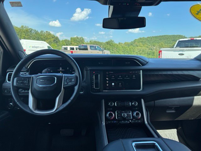 Used 2024 GMC Yukon XL Denali AWD/4WD image 19