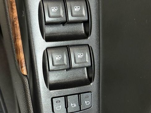 Used 2016 Chevrolet Suburban LTZ image 28