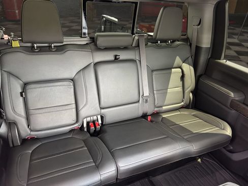Used 2022 GMC Sierra 3500 Denali w/ Denali Ultimate Package AWD/4WD image 18