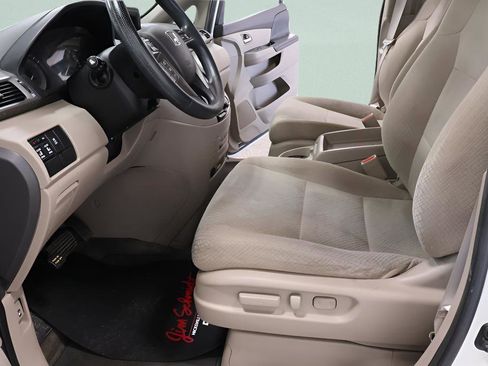 Used 2017 Honda Odyssey SE image 20