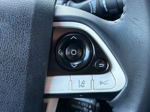 Used 2017 Toyota Prius Prime Premium image 33