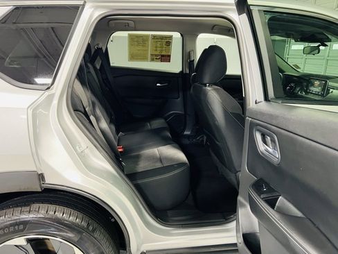 Used 2024 Nissan Rogue SV image 28