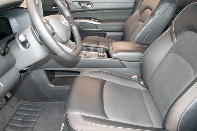 Used 2026 Nissan Pathfinder SL AWD/4WD image 21