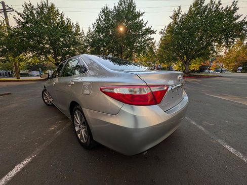 Used 2017 Toyota Camry XLE w/ Advanced Technology Package FWD image 5