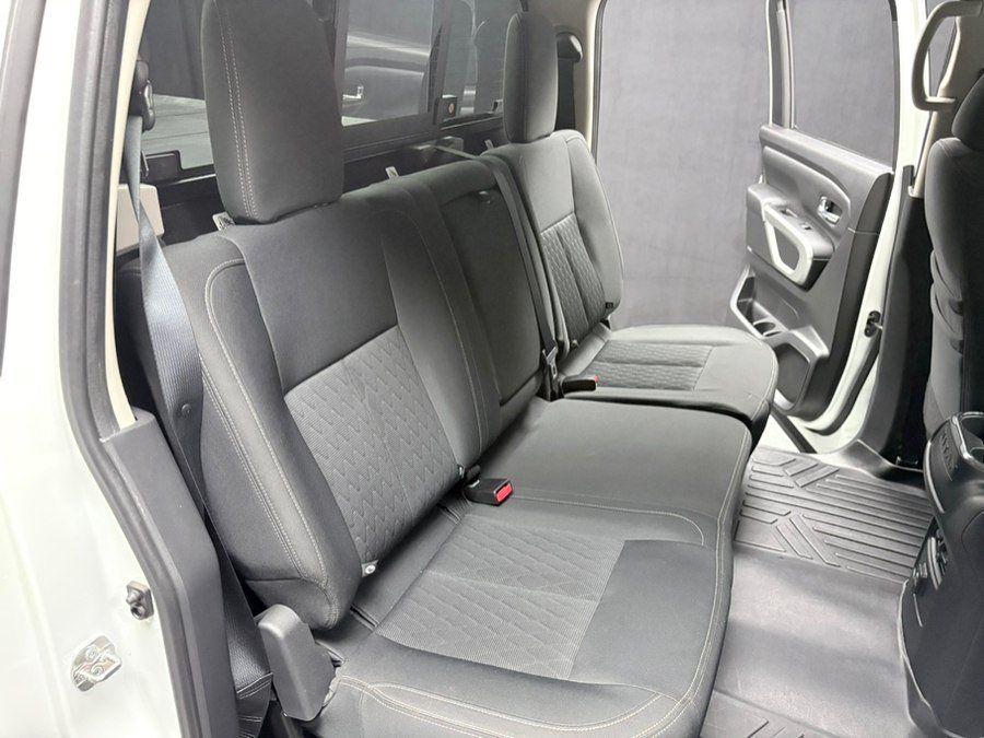 Used 2018 Nissan Titan XD 4x4 Crew Cab SV w/ SV Convenience Package image 32