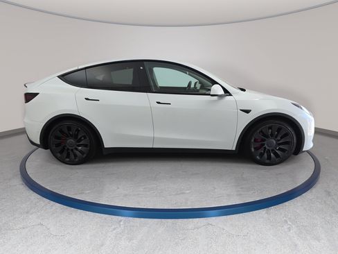 Used 2022 Tesla Model Y Performance AWD/4WD image 4