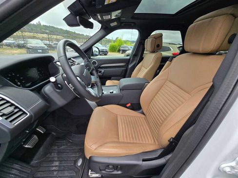 Used 2025 Land Rover Discovery Dynamic SE AWD/4WD image 23