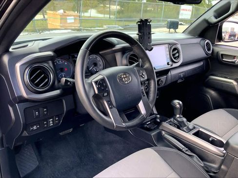 Used 2020 Toyota Tacoma TRD Off-Road image 16