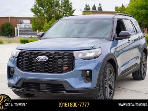 Used 2025 Ford Explorer ST AWD/4WD image 1