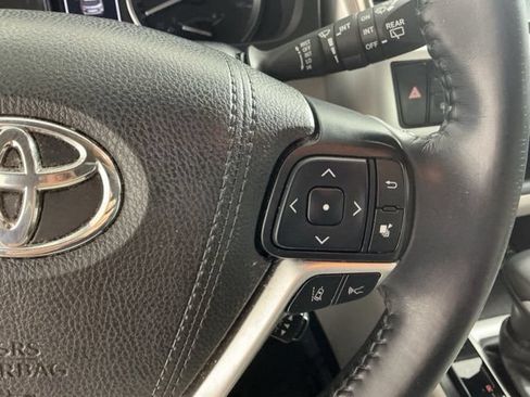 Used 2019 Toyota Highlander XLE AWD/4WD image 28