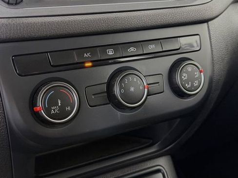 Used 2015 Volkswagen Tiguan S image 15