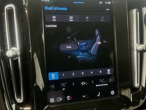 Used 2025 Volvo XC40 B5 Core image 24