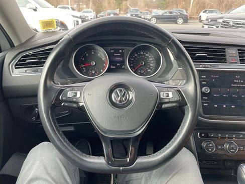 Used 2019 Volkswagen Tiguan SE w/ Panoramic Sunroof Package image 25