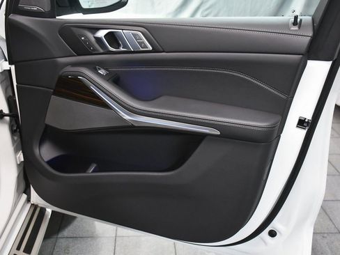 Used 2026 BMW X7 xDrive40i image 16