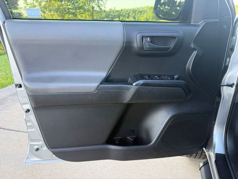 Used 2022 Toyota Tacoma SR w/ SR Convenience Package RWD image 21