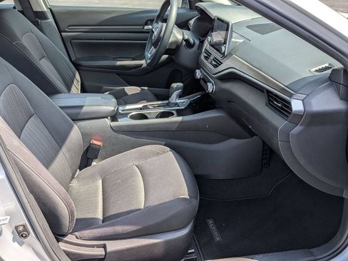 Used 2024 Nissan Altima 2.5 SV FWD image 25