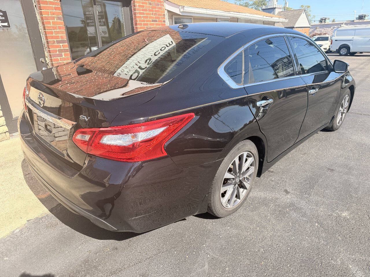 Used 2017 Nissan Altima 2.5 SV w/ Convenience Package FWD image 7