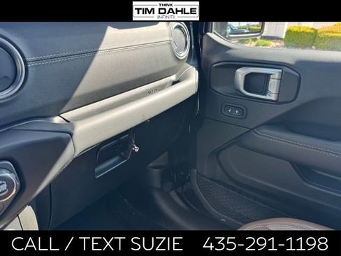 Used 2022 Jeep Wrangler Unlimited Sahara w/ Cold Weather Group AWD/4WD image 13