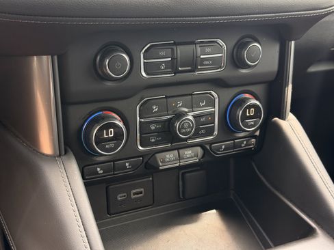 Used 2024 Chevrolet Tahoe LT RWD image 28