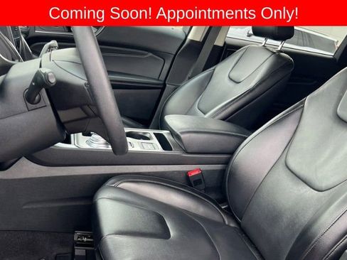 Used 2022 Ford Edge Titanium image 3