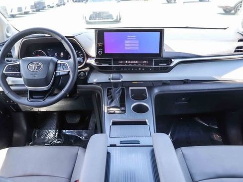 Used 2025 Toyota Sienna XLE w/ XLE Plus Package FWD image 14