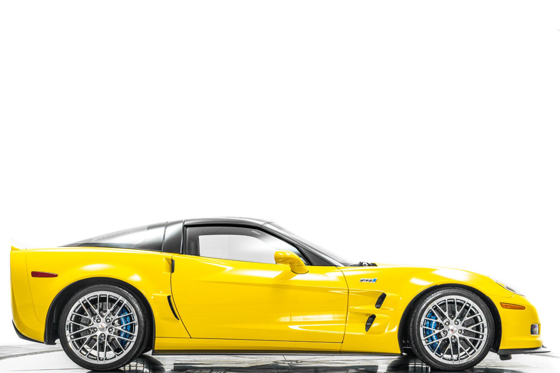 Used 2010 Chevrolet Corvette ZR1 w/ Preferred Equipment Group RWD image 2