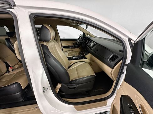 Used 2016 Kia Sedona EX FWD image 28