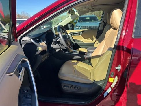 Used 2020 Toyota RAV4 Limited image 15