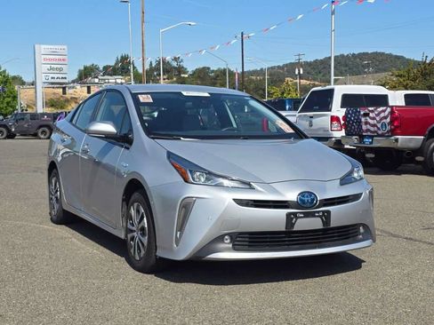 Used 2020 Toyota Prius LE AWD/4WD image 18