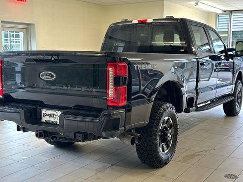 Used 2024 Ford F250 XLT w/ Black Appearance Package image 4