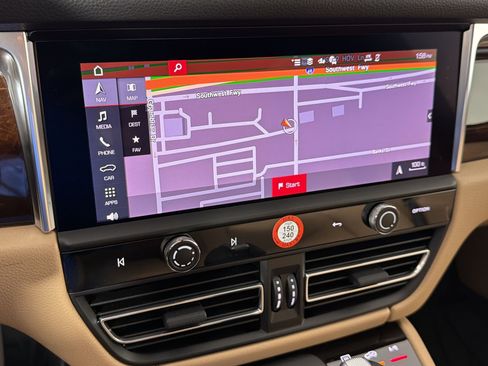 Certified 2026 Porsche Macan AWD/4WD image 18